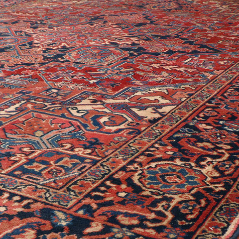 Fine handmade semi old Persian Heriz carpet - 307609