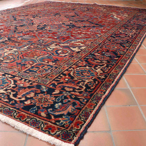 Fine handmade semi old Persian Heriz carpet - 307609