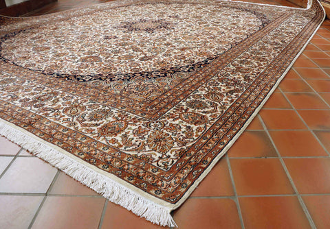 Fine handmade Kashmir silk carpet - 30725296