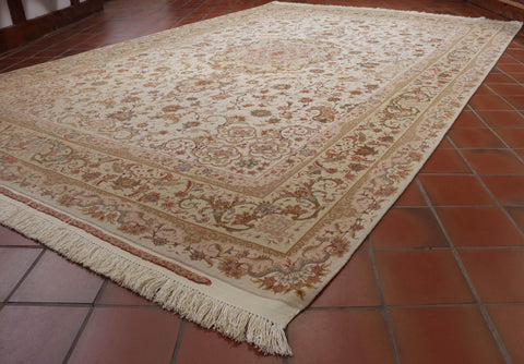 Handmade extra fine Oriental Tabriz carpet - 308692